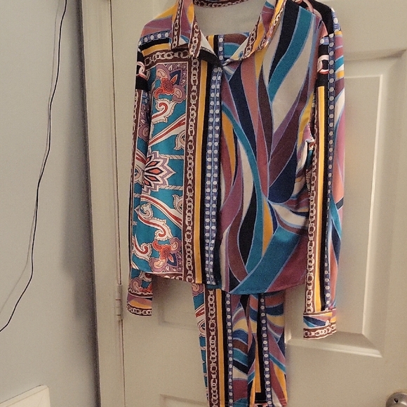 Vibrant Women's Patterned Pantsuit - Picture 1 of 4